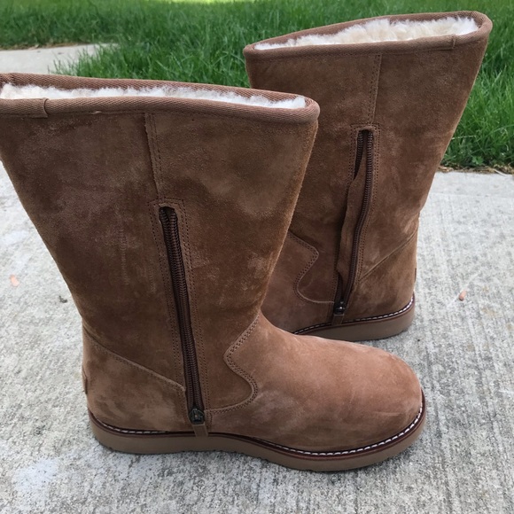 Ugg Chestnut Fairfax III Boots - Picture 2 of 9
